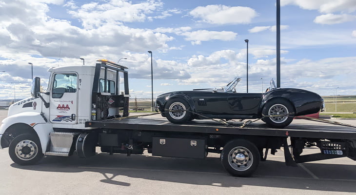When To Use A Flatbed Towing Service