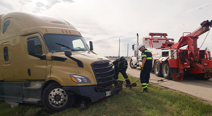 Roadside Assistance VS DIY Why Professional Help Matters   Roadside Assistance VS. DIY Why Professional Help Matters 